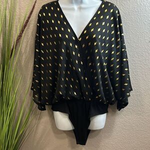 #96 Entro V-neck, butter sleeve bodysuit size large